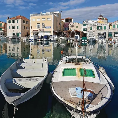 1 Bedroom Amazing In Lägenhet *